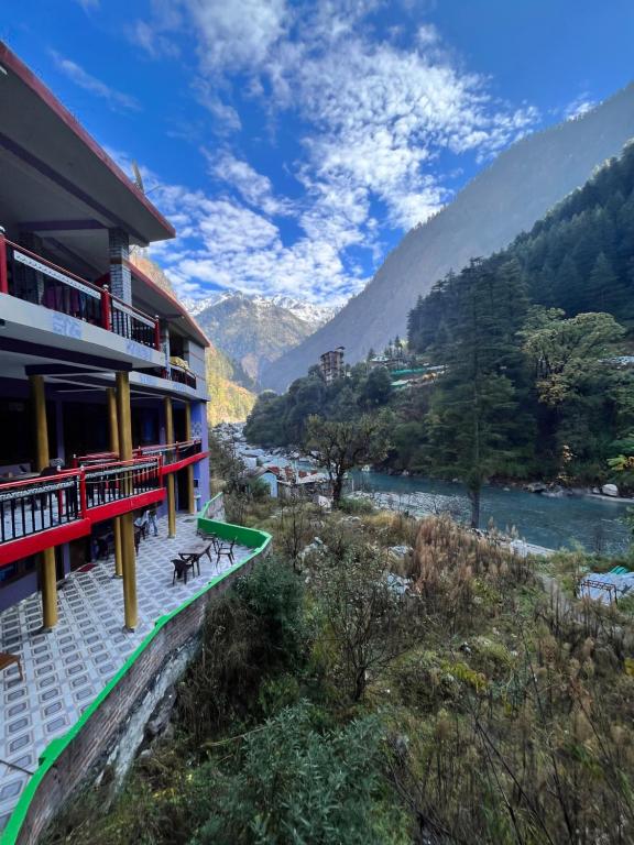 Himalyan Hideout, Chojh, Kasol