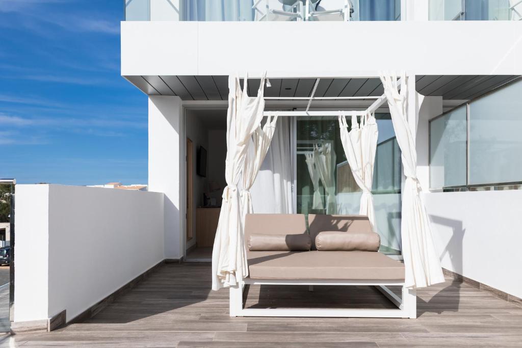 Petit Sagitario Adults only — Hotel building in Santandria, Balearic Islands