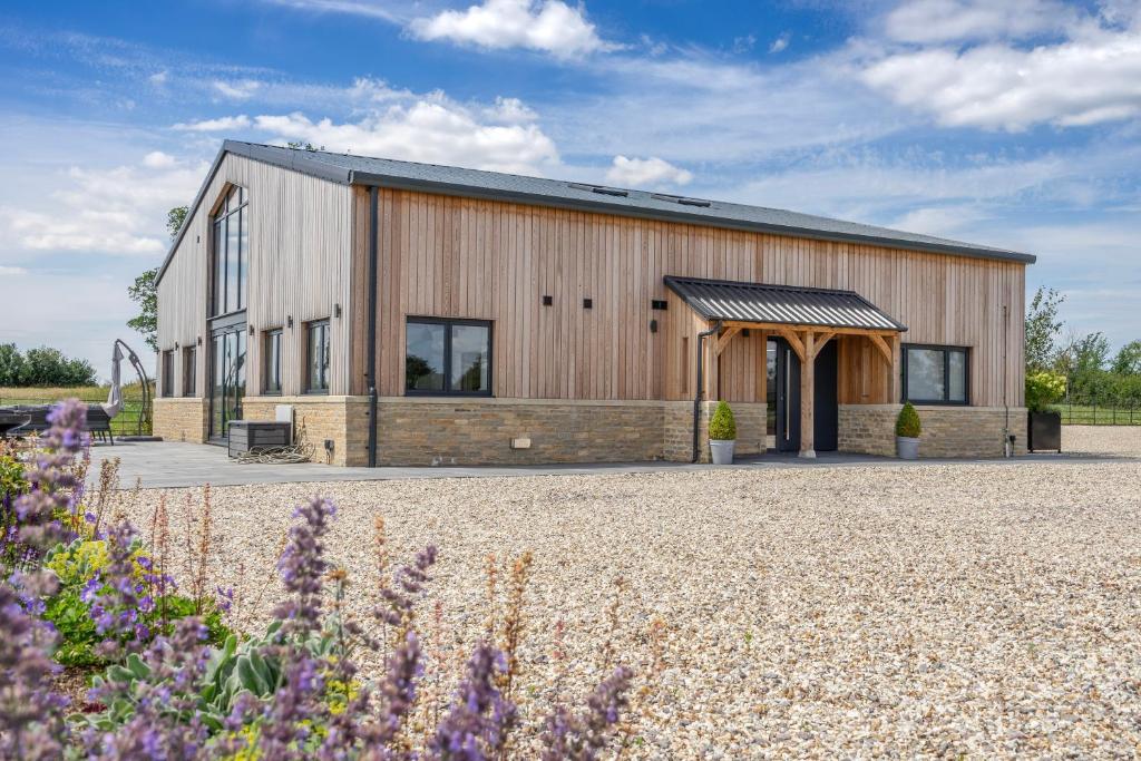 The Grove - Converted Cattle Barn, Malmesbury