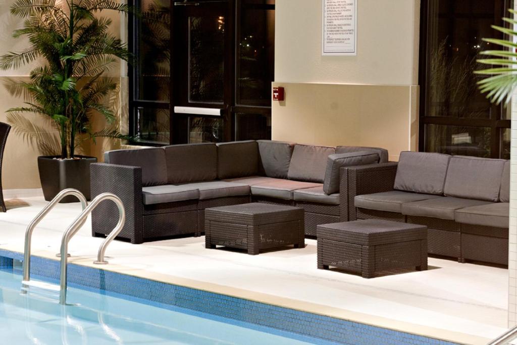 Holiday Inn Express Pembroke photo