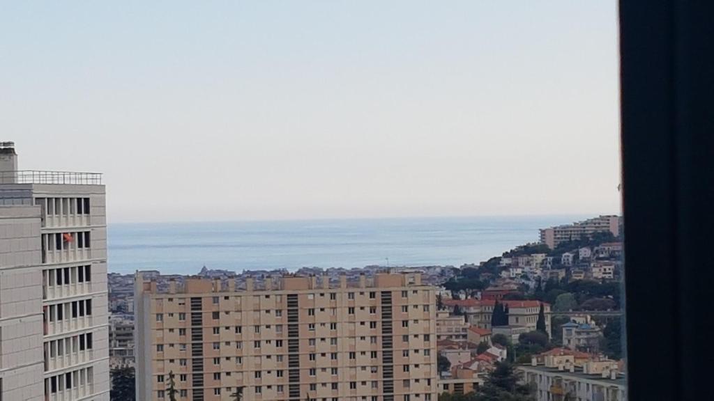 NEW CHEAP PRIVATE ROOM, KITCHEN , OVERWIEUW sea,TRAM on spot, 12 minutes from nice train station with tram , beach in 17 min tram , CHAMBRE PRIVÉE pas cher, cuisine équipée , tram sur place, APERÇU mer, 12 min de la gare de Nice avec le tram, 17 min plage - 3