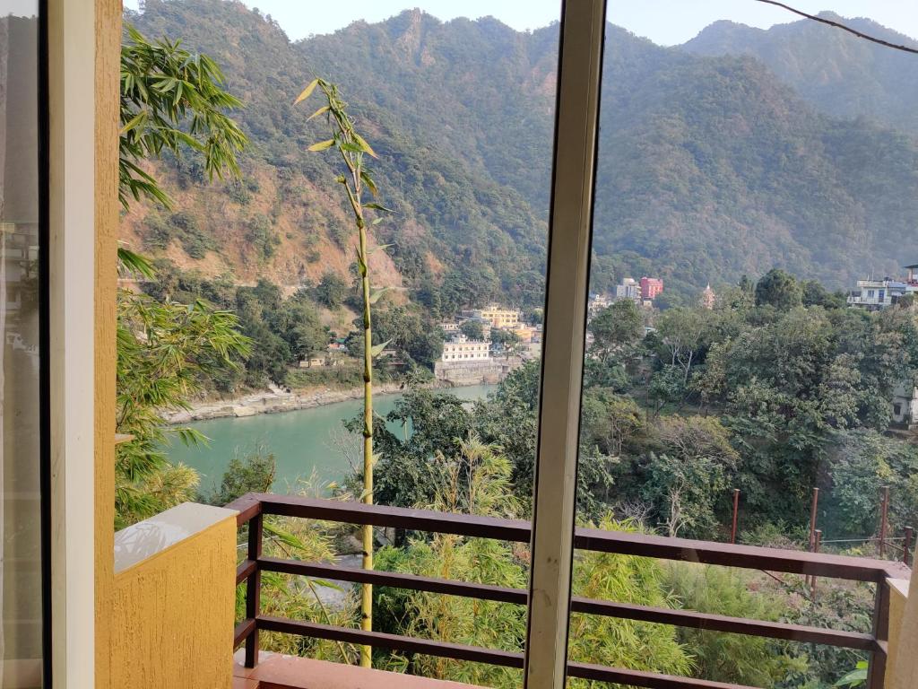 ALOHA RESORT GANGA View 1BHK Apartment and infinity Pool by Alka Rishikesh photo