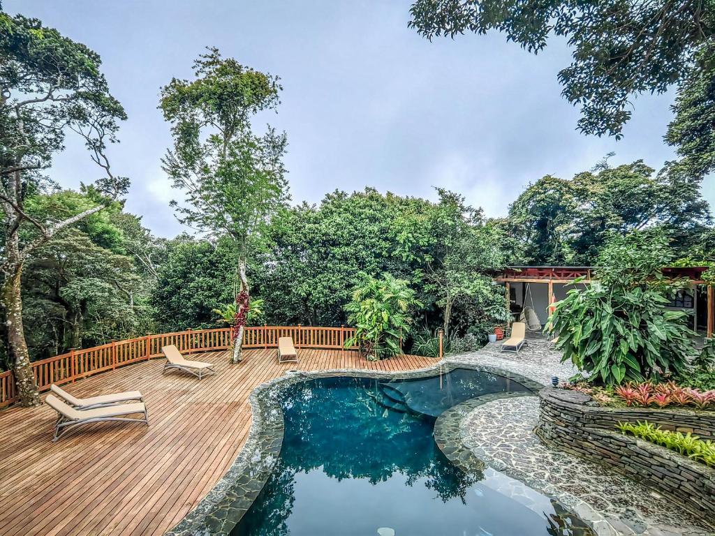 Monteverde Lodge & Gardens outdoor pool view