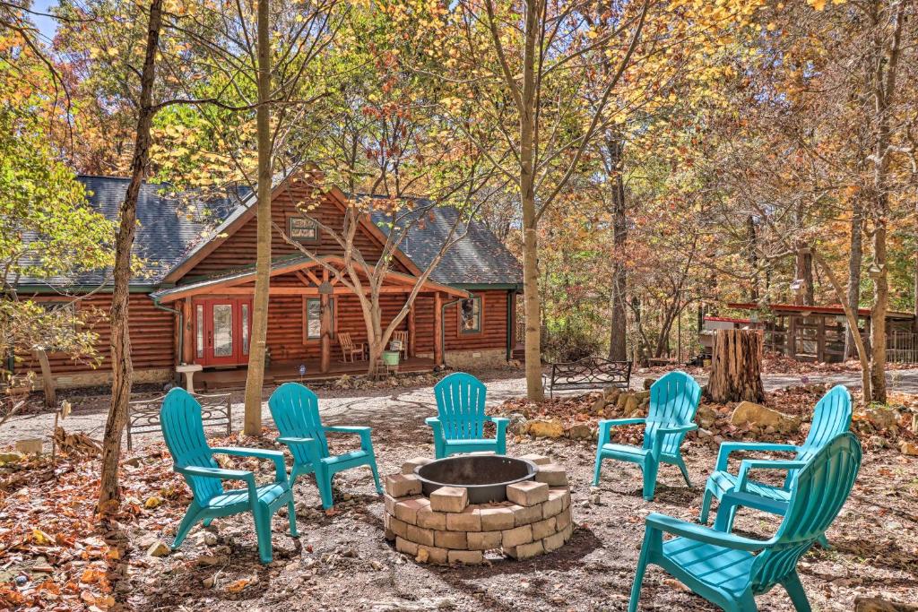 Serenity Woods Cabin with Hot Tub and Fire Pit