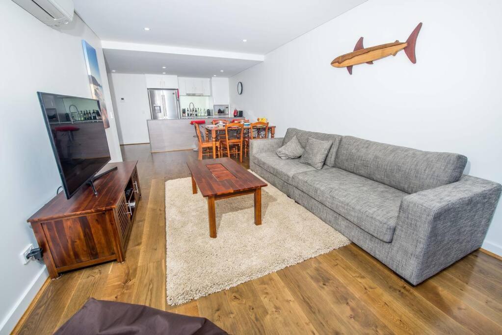 Shore Thing, Shoal Bay - Family Holiday Close to the Sea and the Shops, Shoal Bay