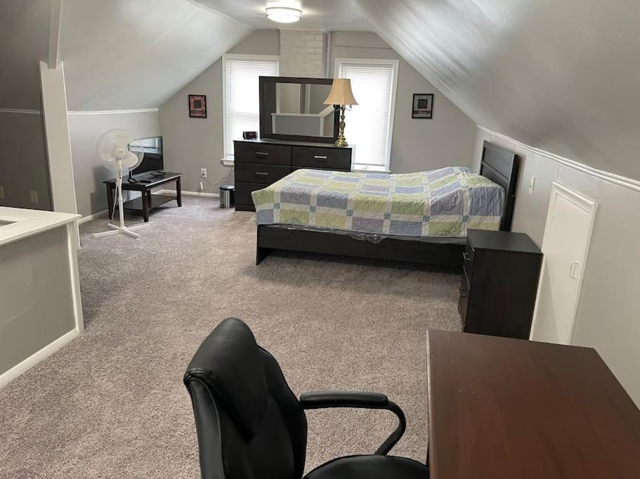 Cozy 3 bedroom vacation home with free parking