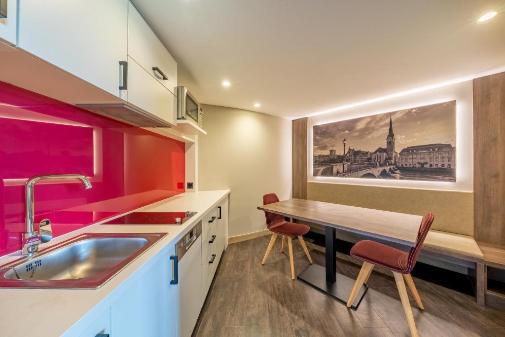 Kitchen, Dorint Airport-Hotel Zurich in Zürich