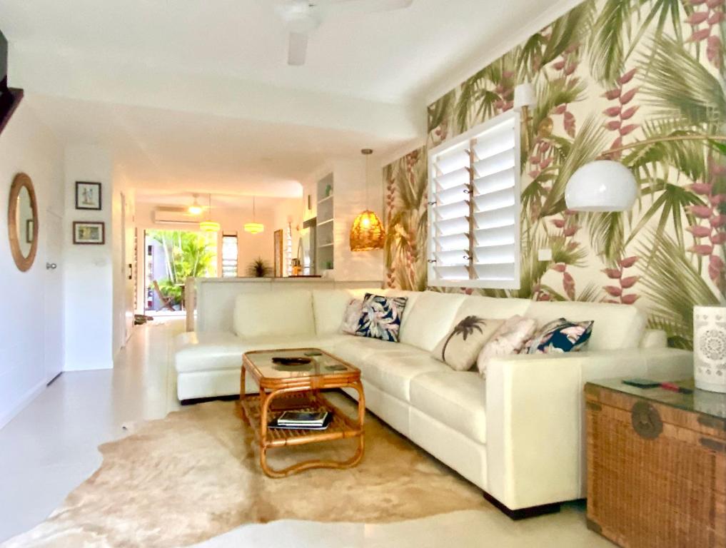 Pandanus Place - with Bicycles, Port Douglas