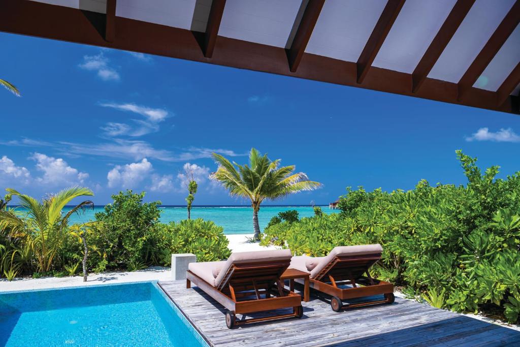VARU by Atmosphere - Premium All Inclusive with Free Transfers — Swimming pool in Kaafu Atoll, Kaafu