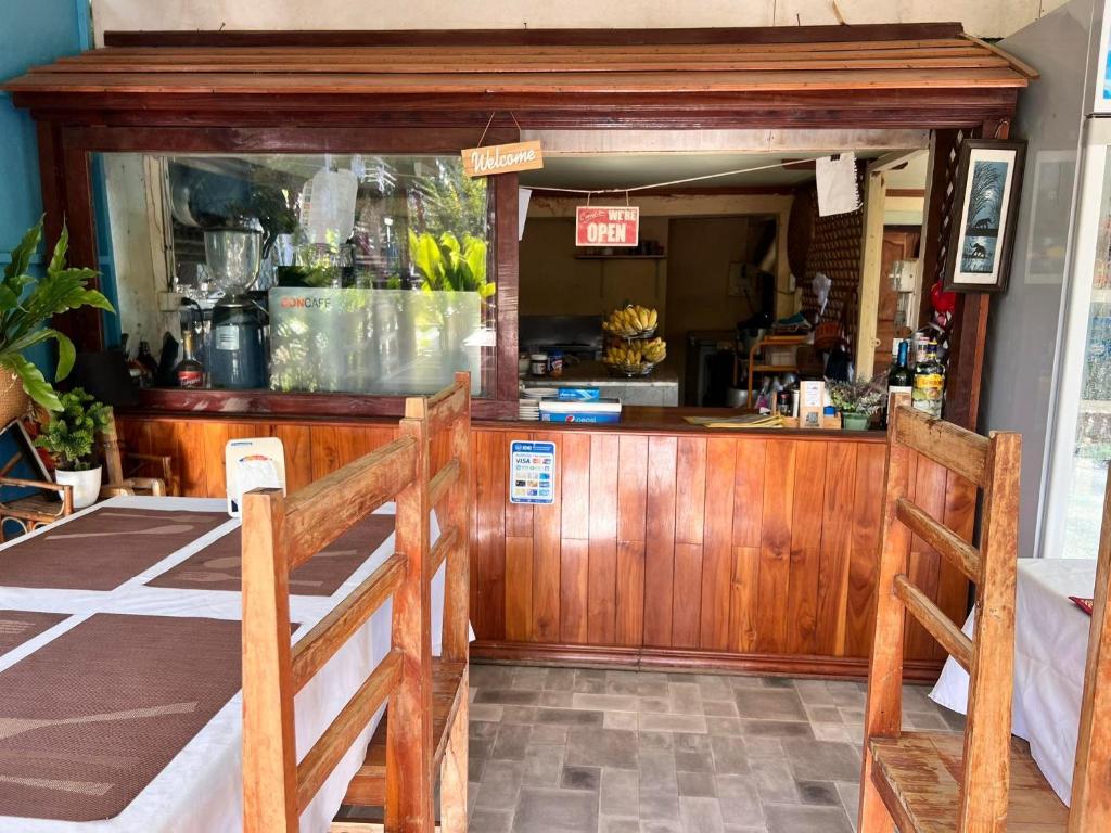Restaurant, Somphamit Guesthouse in Muang Khong