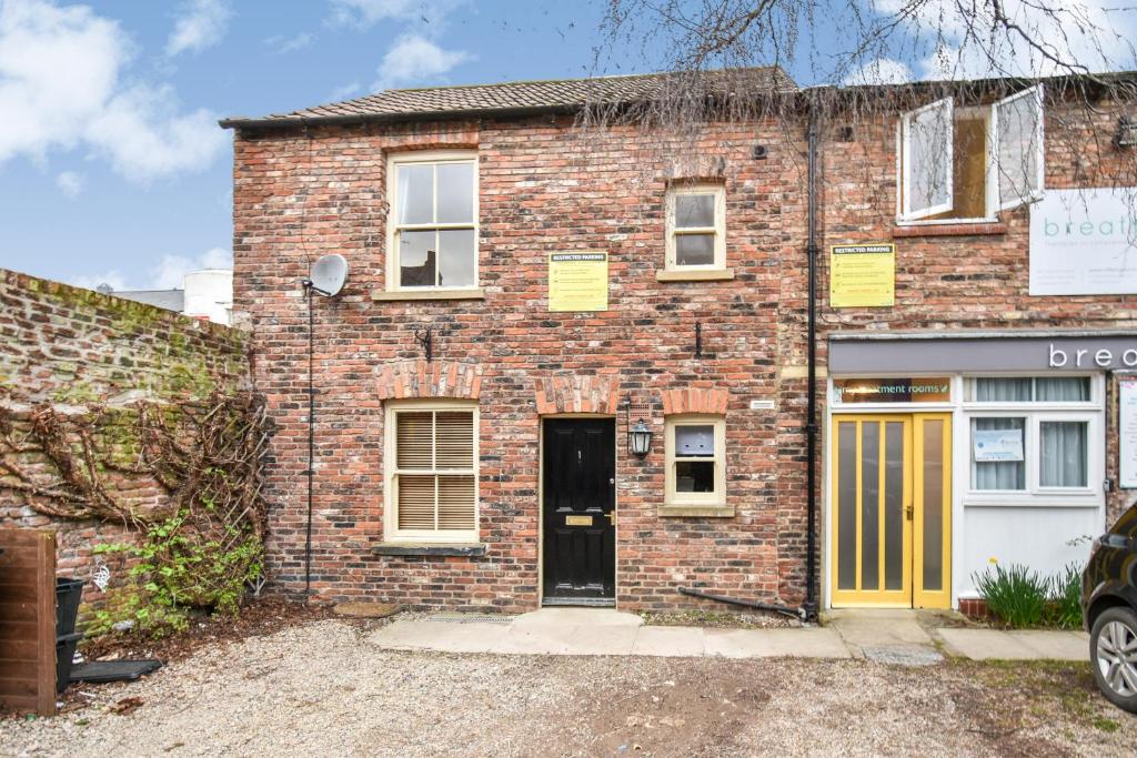 Millers Cottage with Free Allocated Parking, York