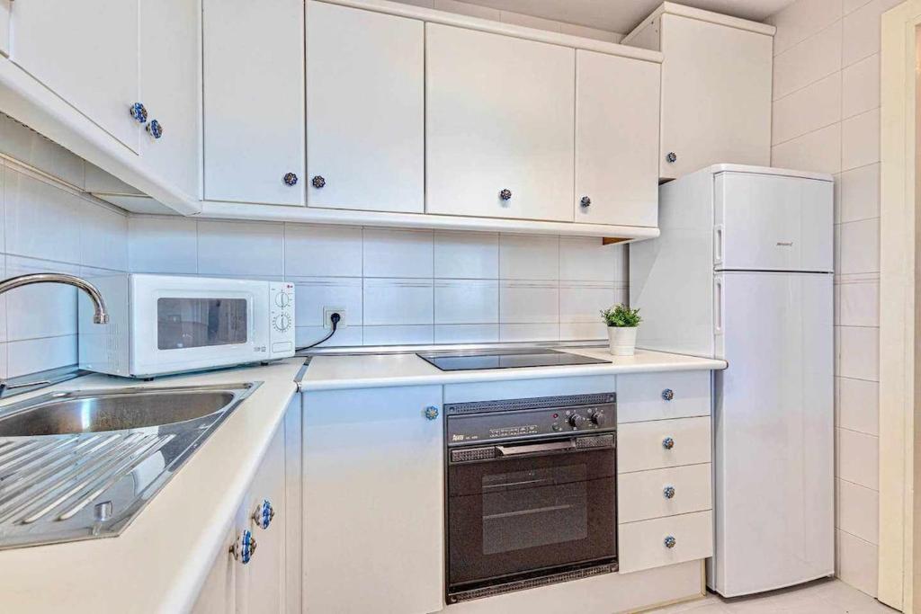 797 Holiday Rentals - Amplio piso para 4 en el centro de arroyo de la miel - 3