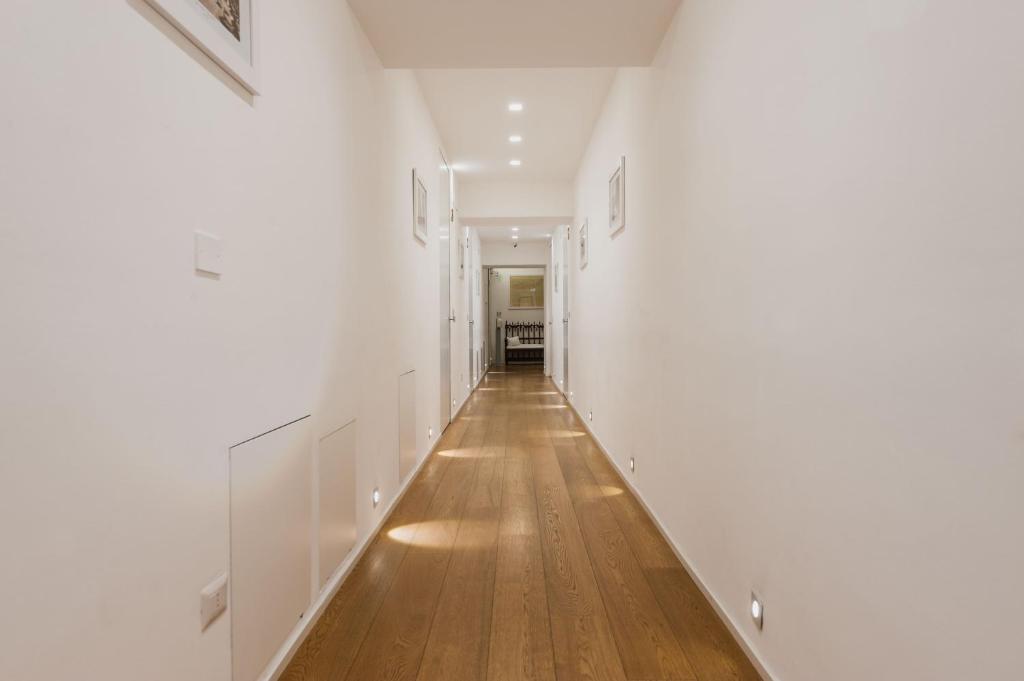 RG7 Apartments photo