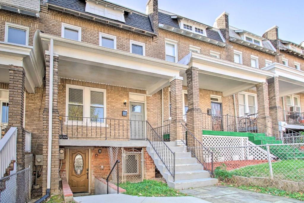 Lovely Washington DC Townhome Less Than 3 Mi to Dtwn!