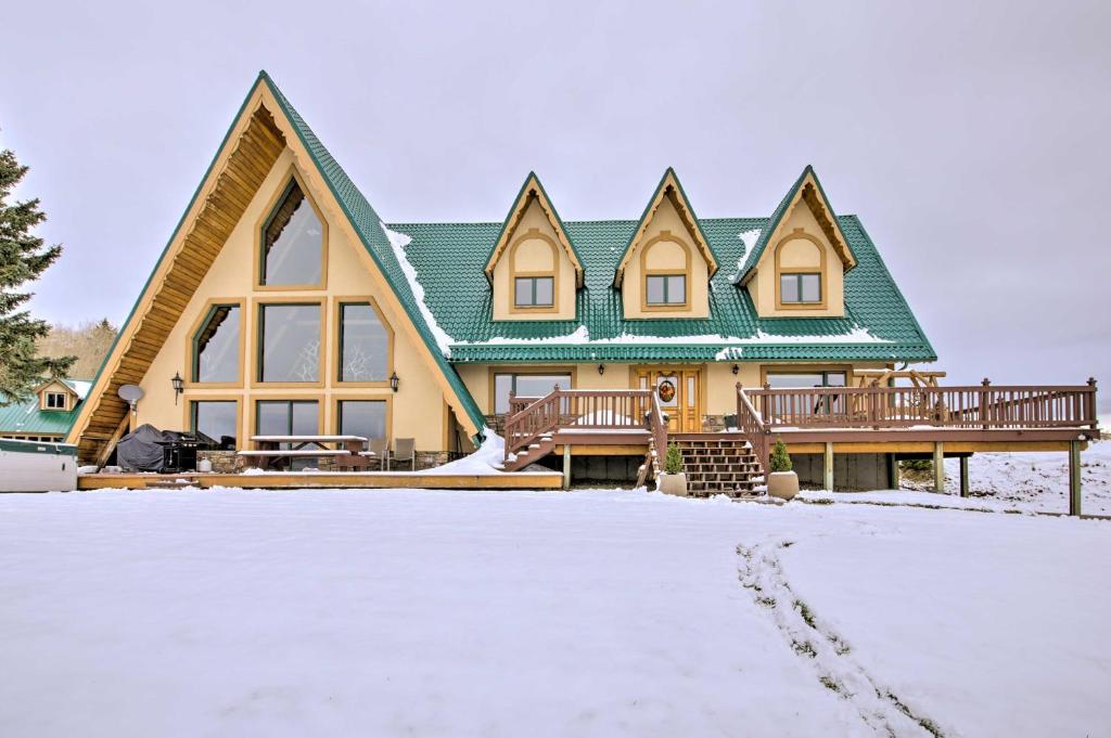 A-Frame Home with Breathtaking Views and Hot Tub!, Bozeman