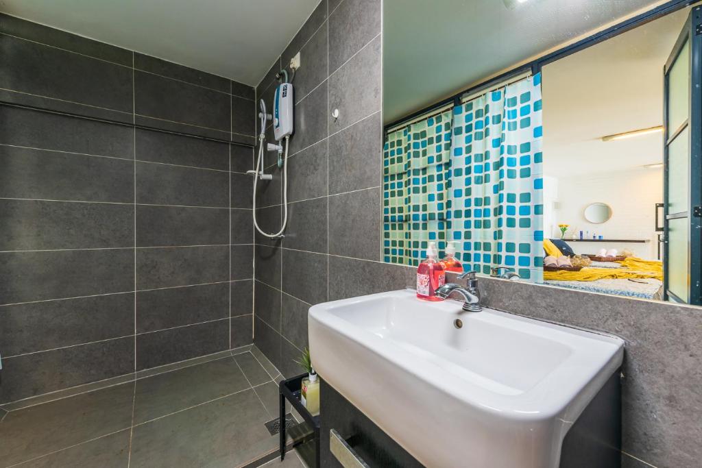 Duplex SOHO1 6pax near IKEA/Curve@Empire Damansara photo