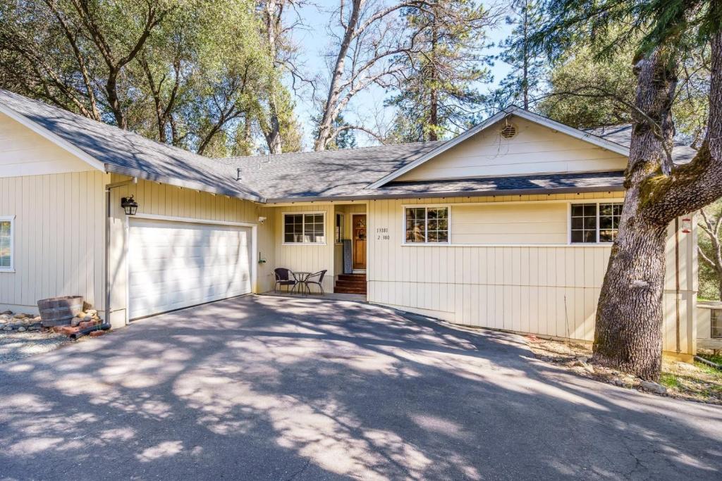 Woodland Pines is Waiting to Welcome You and Your Family for Your Perfect Yosemite Getaway! home