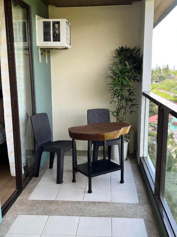 StayPlus Tagaytay Pine Suites 2BR (FREE parking and Netflix) Casa Cecilia photo