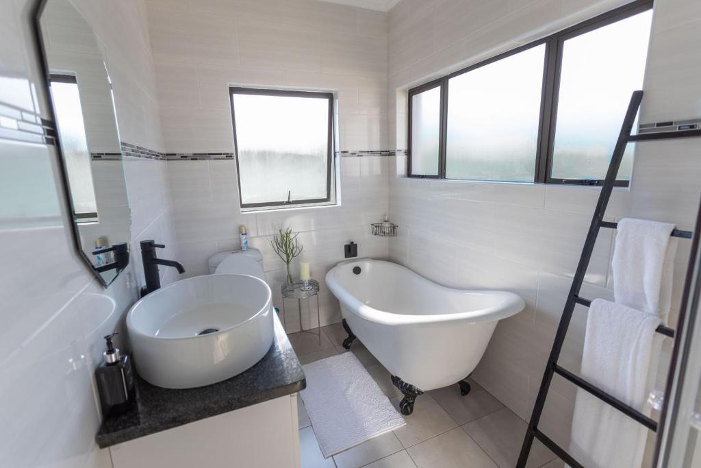 Bakho All-Suites photo