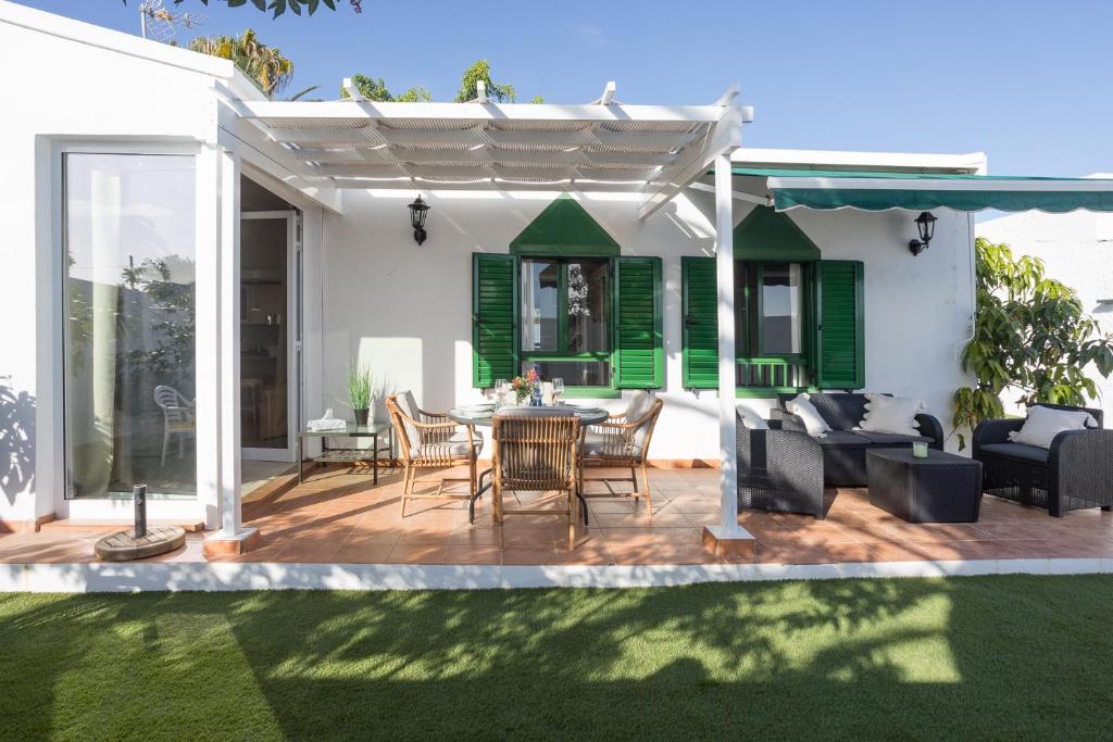 Charming Bungalow - Private Terrace, AirCon & Pool - 1