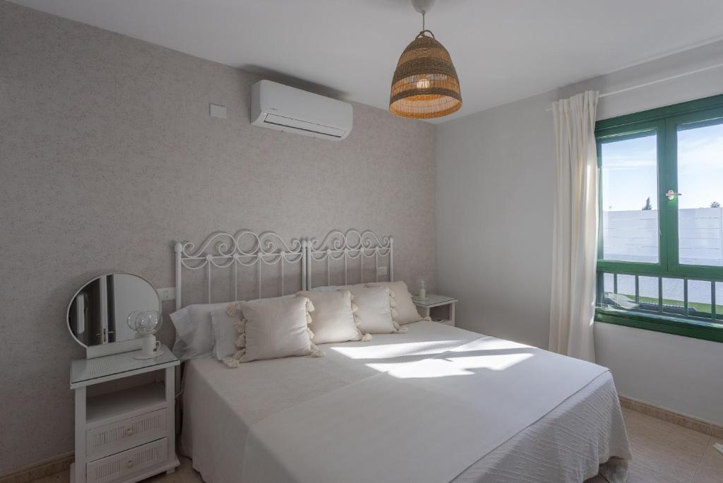Charming Bungalow - Private Terrace, AirCon & Pool - 5