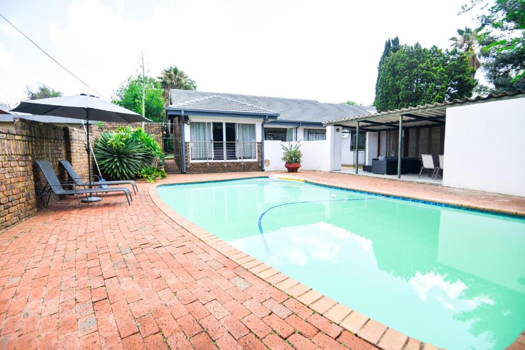 Spacious Menlyn Maine Villa photo