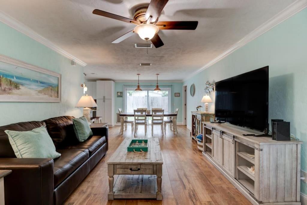 Sunset Oasis by the Boondocks, Port Orange