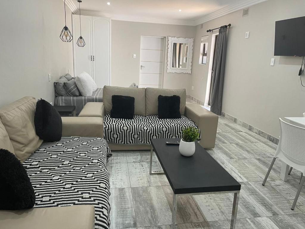 Guest house on Gillian Unit 7, Ballito