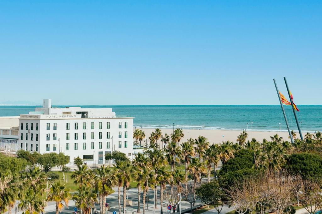 Hotel Neptuno Playa & Spa - 2