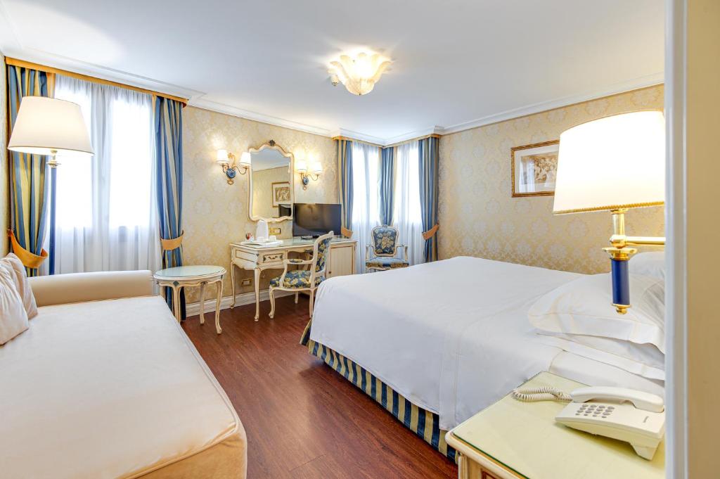 Venice Antiche Figure Hotel room