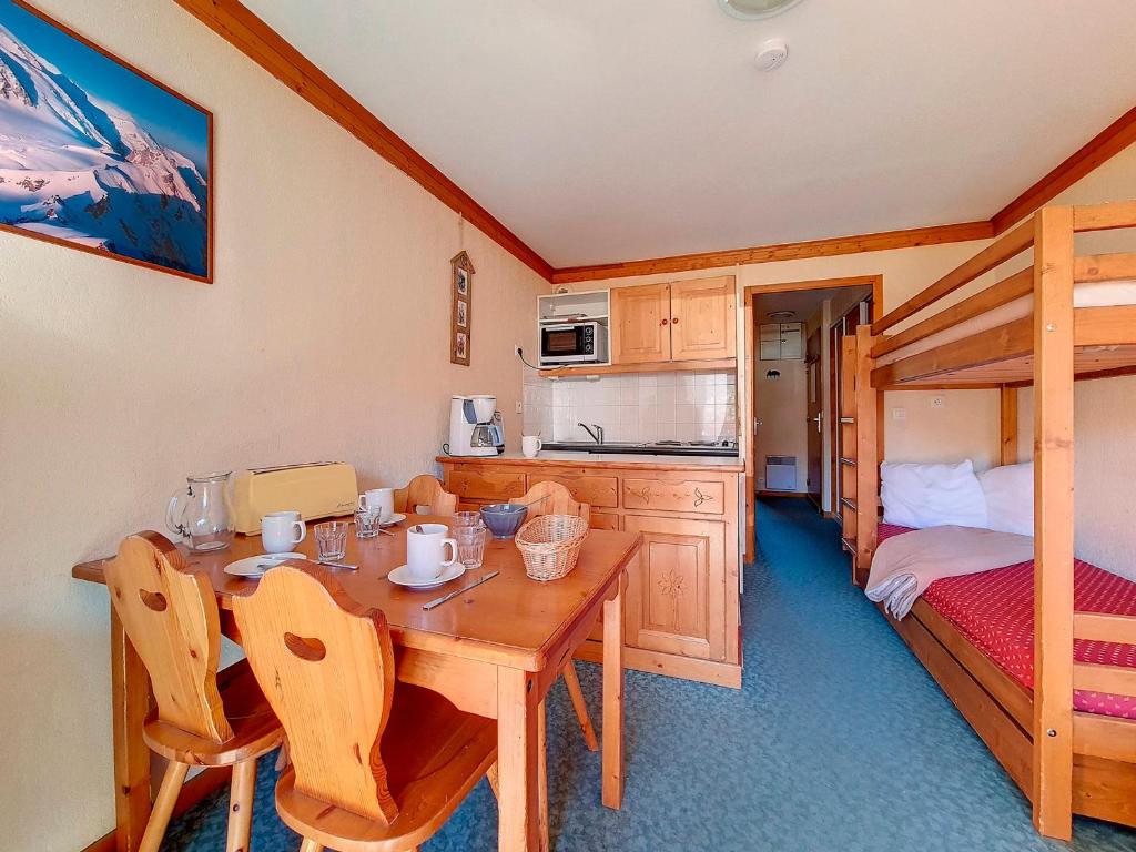 Appartement 2 pièces ski aux pieds avec balcon exposé Sud-Ouest - FR-1-344-940 - 2