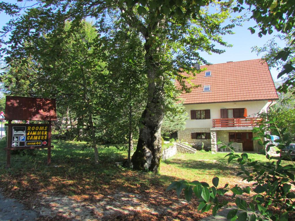 Guest House Nenad — Hotel in Plitvicka Jezera