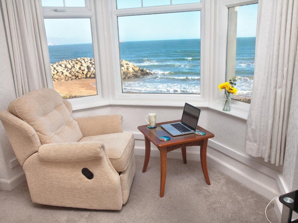 Weymouth Bay Apartment B photo 6
