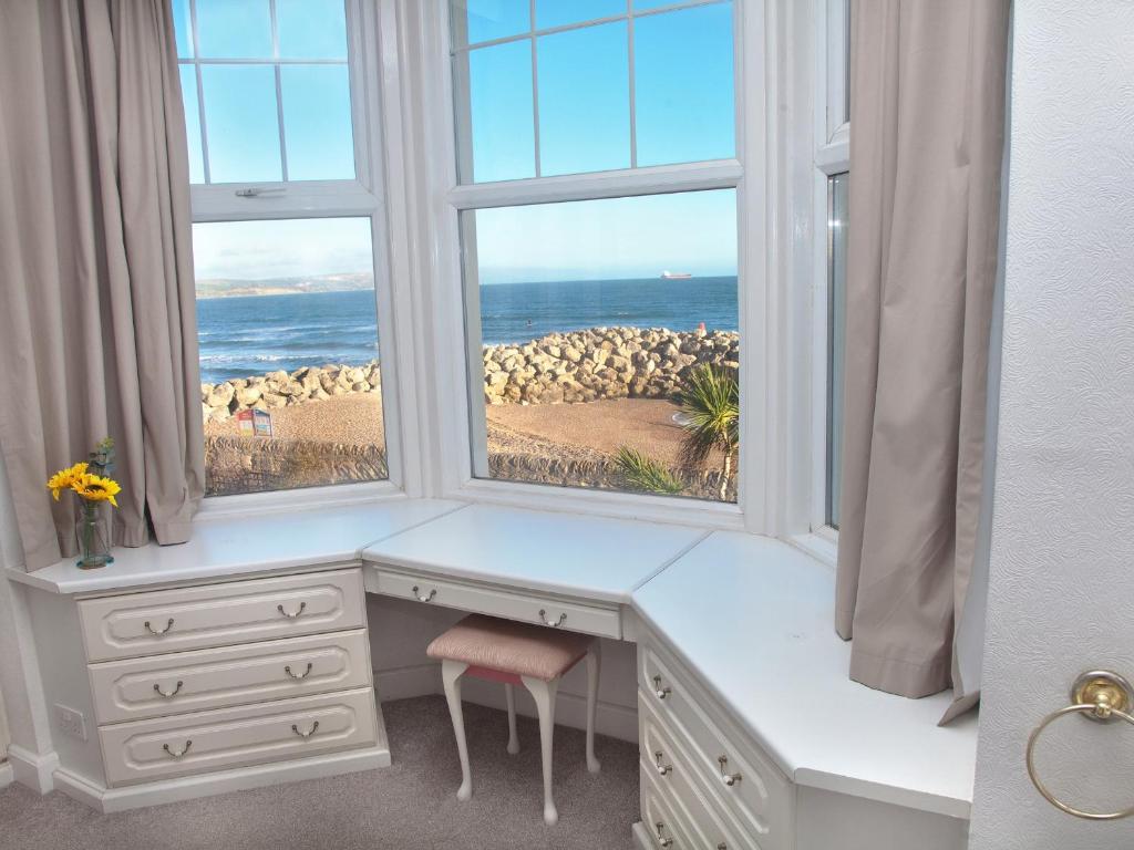 Weymouth Bay Apartment B photo 7