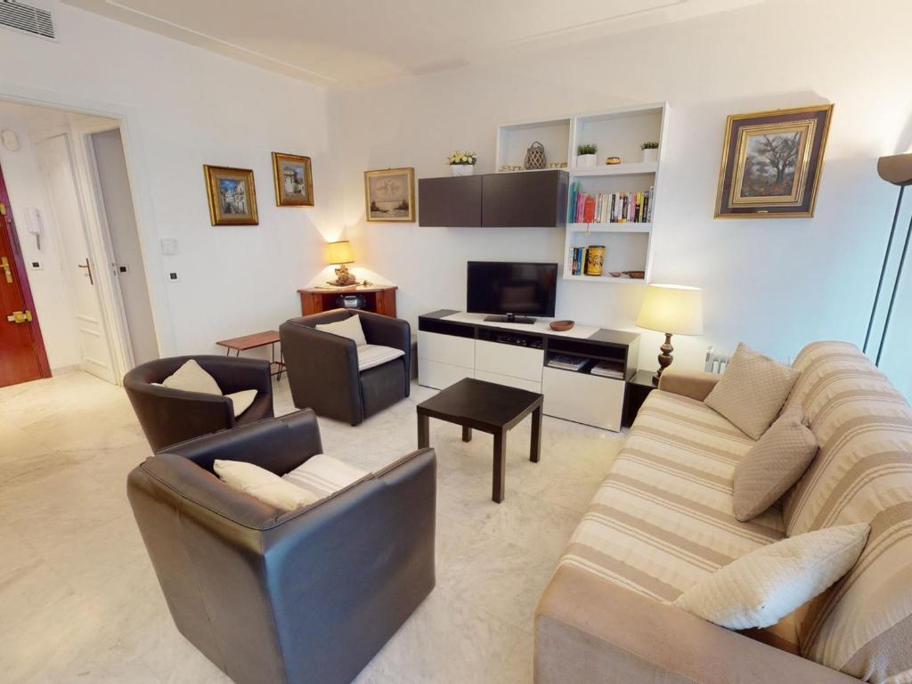 Grand 2 pièces climatisé avec terrasse et garage privé près de la mer - FR-1-196-311 - 2