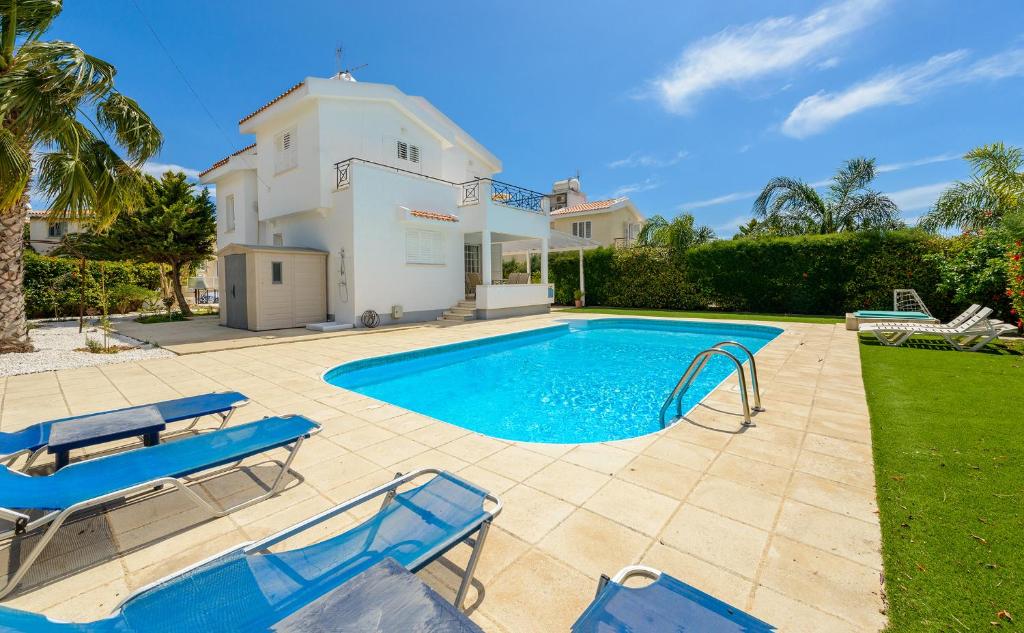 Merab Center Villas — Hotel in Ayia Napa