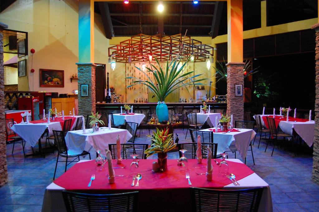 Restaurant, Crystal Paradise Resort in Palawan