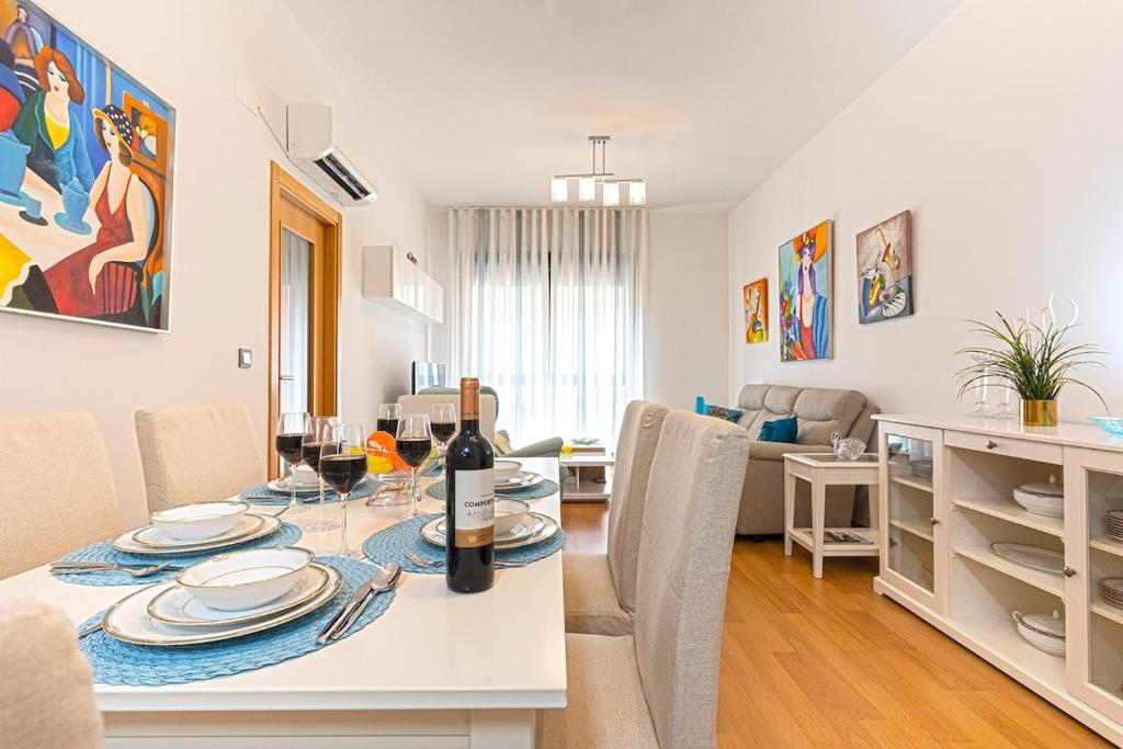 -MalagaSunApts- Huge & Central * Pool* FreePARK* - 3