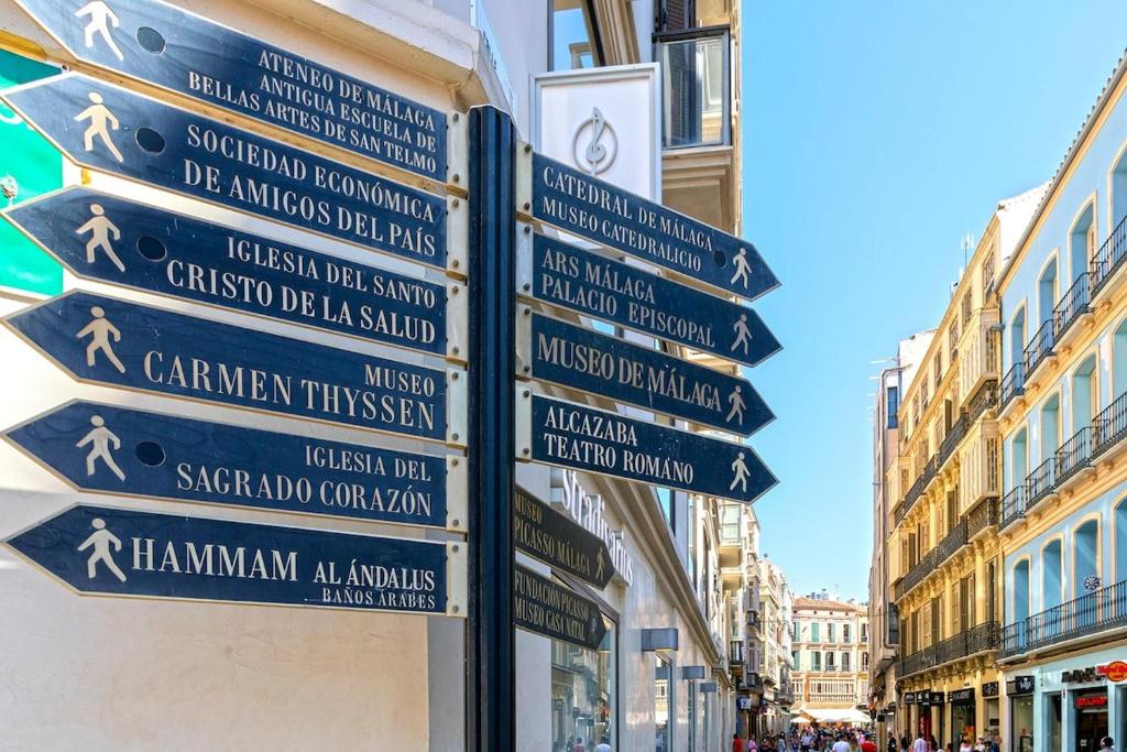 -MalagaSunApts- Historic Heart of Malaga AA WIFI - 3
