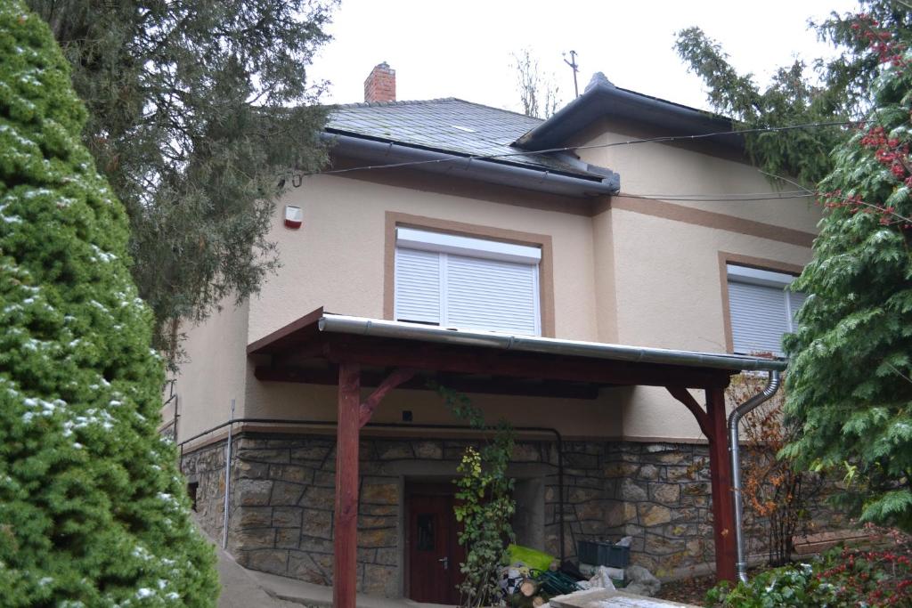Var-lak Vendeghaz — Hotel in Szendrő