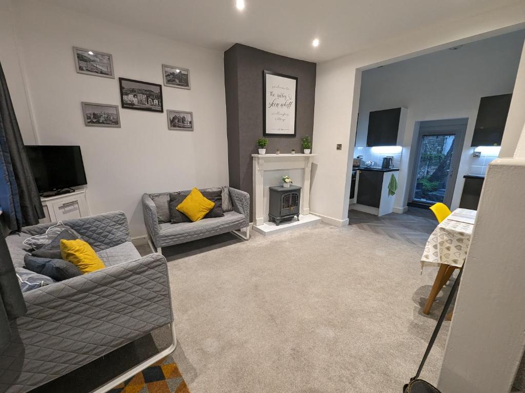 Newly Refurbished Two Bedroom Boutique Property. — Hotel in Hastings