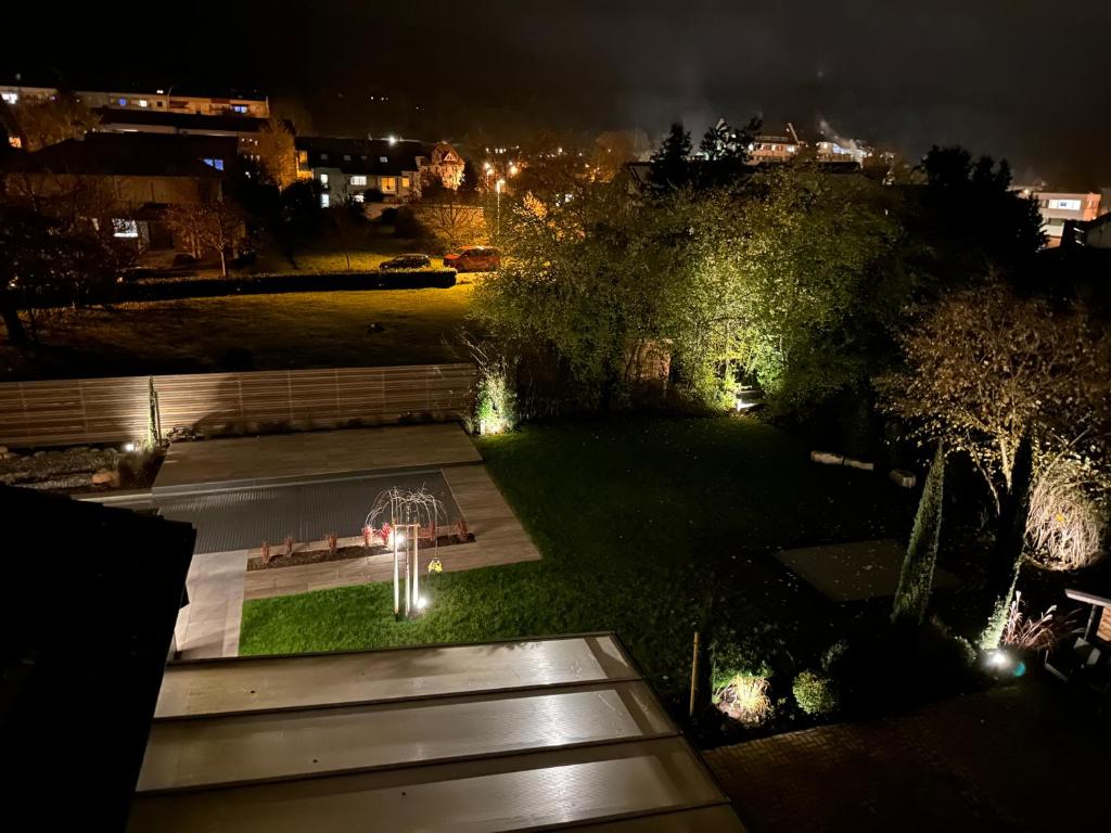Stadtvilla mit Pool photo