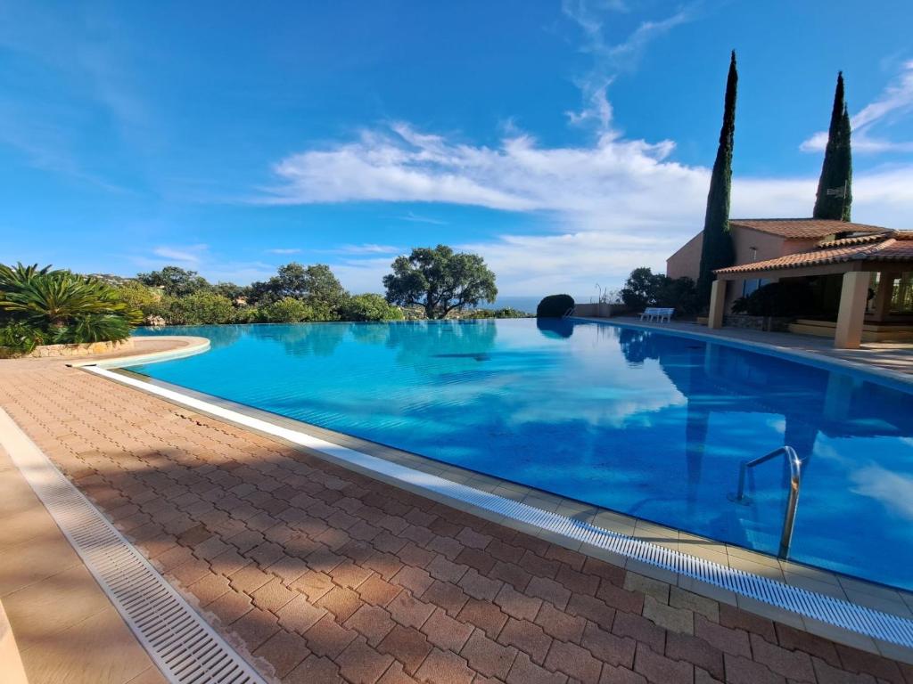 APPARTEMENT CLIMATISÉ AVEC TERRASSE ET APERÇU MER - Golfe de Saint-Tropez - 3