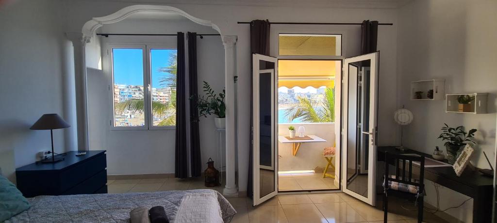 Francisco's Holiday Home - 1