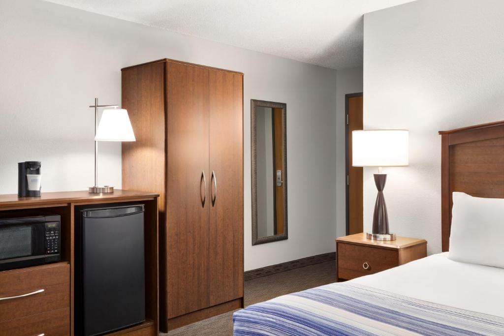 AmericInn by Wyndham Sauk Centre photo