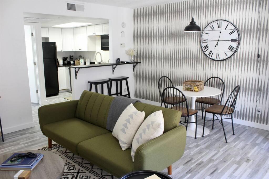 Upgraded Condo Close to All the Tempe Action, Tempe