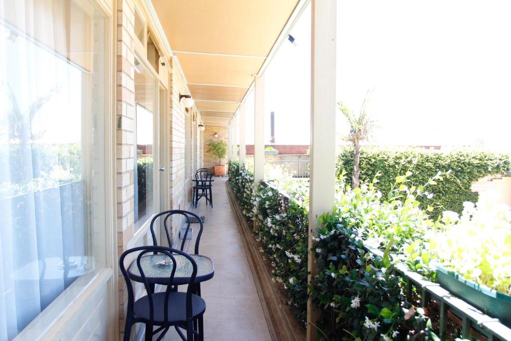 Mid City Motor Inn Queanbeyan — Hotel in Queanbeyan