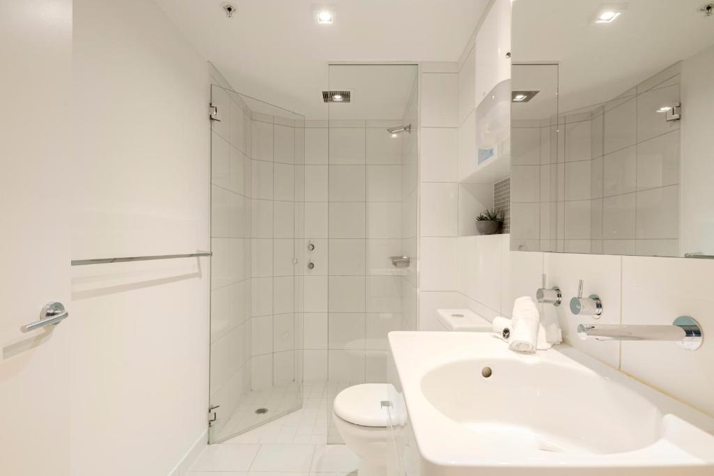Luxury 3-Storey Loft with free parking on premises photo