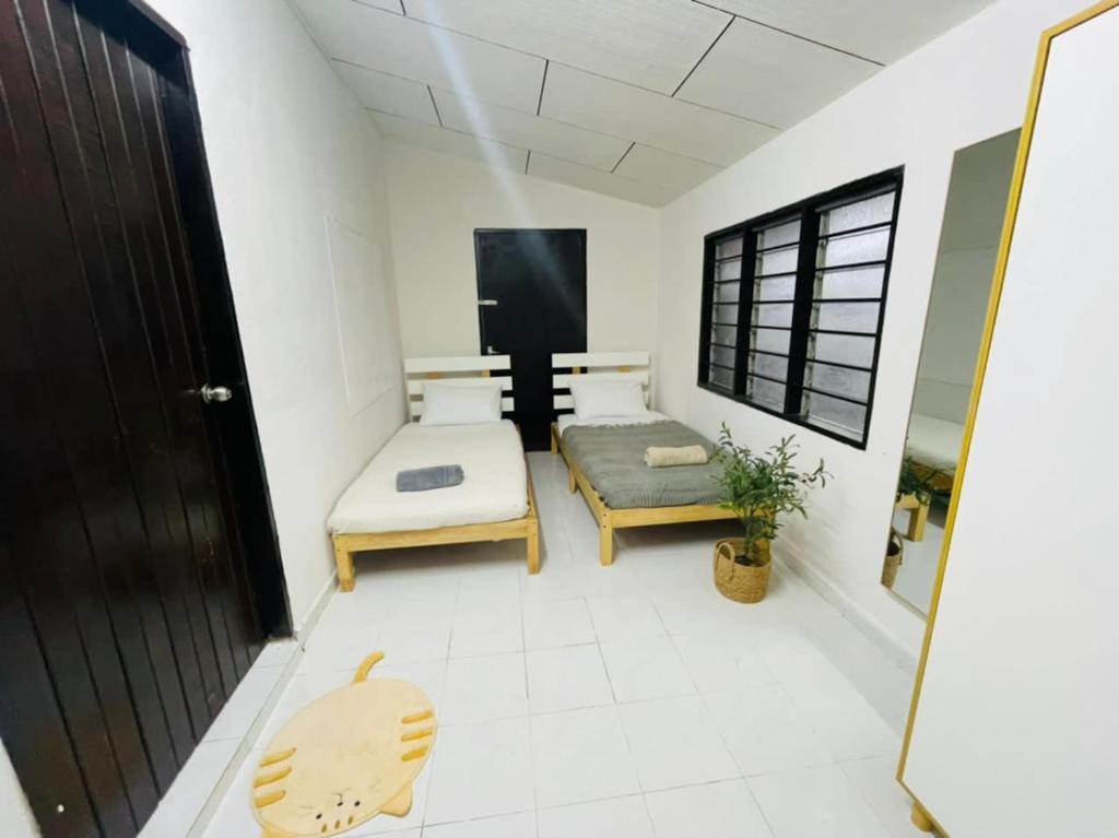 Chenang's Guest House by Danbam photo