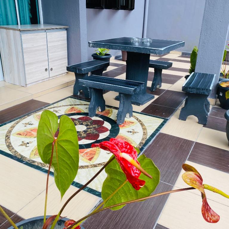 100 Backpackers Hostel photo